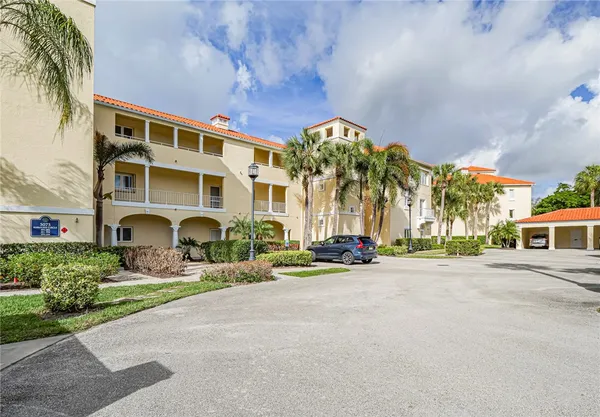 $2,500 | 5075 Harmony Circle, Unit 103, Vero Beach, FL 32967