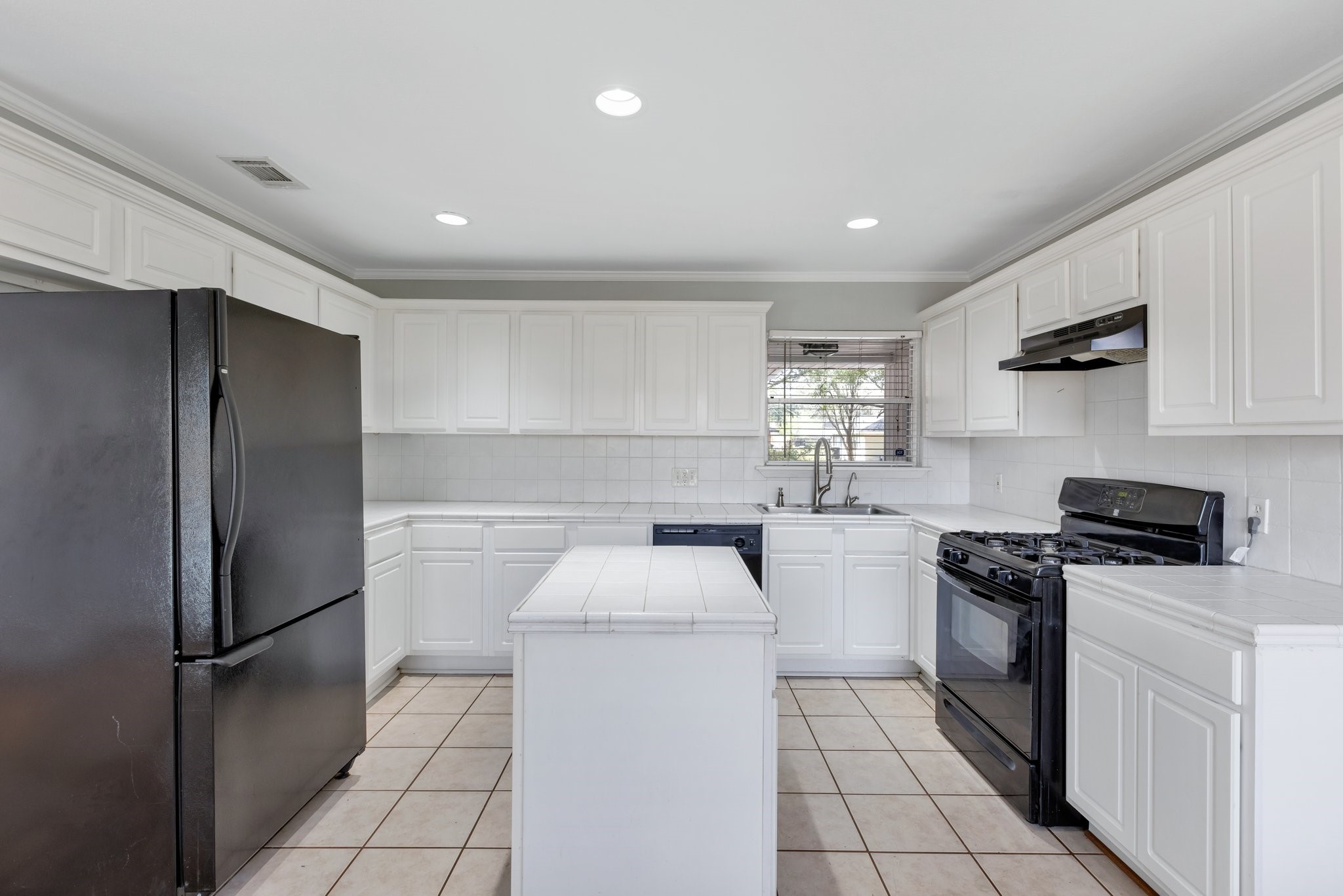 4750 Sanford Road Houston, TX 77035 - Photo 8 of 15