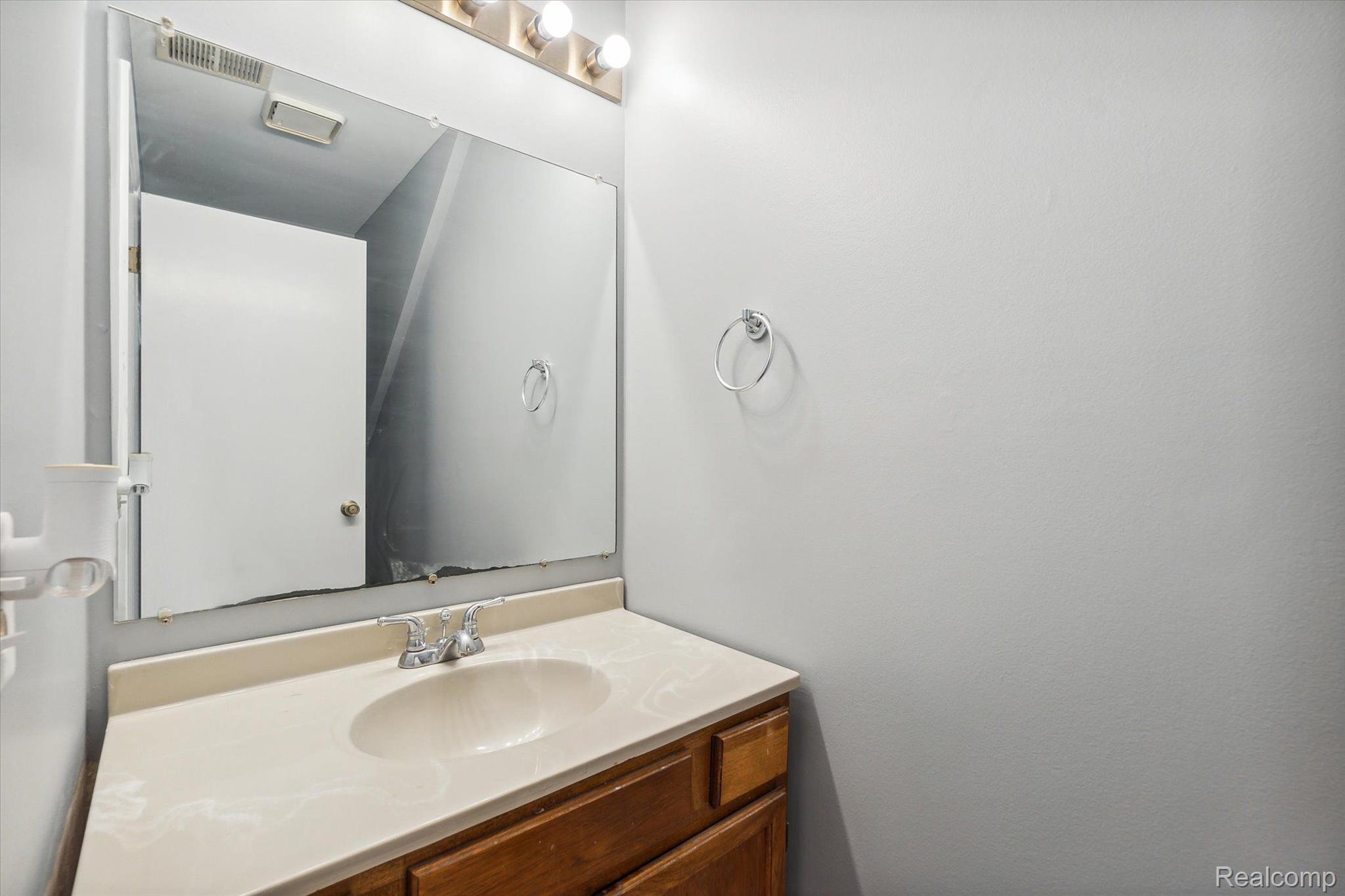 2196 South Vassar Road Burton, MI 48519 - Photo 14 of 39 Gallery Image 14