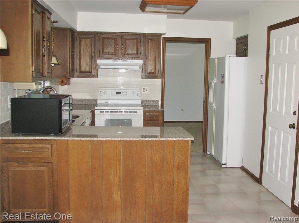 2390 Rancroft Beat Rochester, MI 48306 - Photo 7 of 13 9 Kitchen.JPG