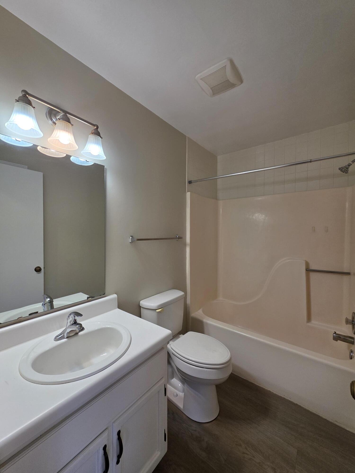 800 Kerner Avenue Salem, VA 24153 - Photo 12 of 16 a bathroom with a sink toilet and shower
