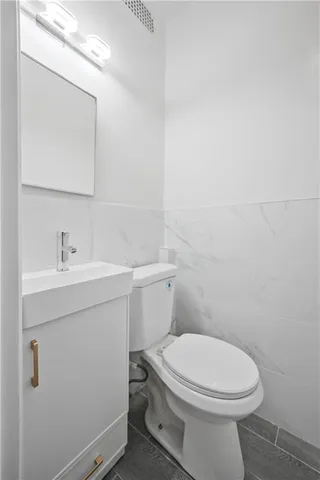 $1,258,000 | 3099 Brighton 1st Place | Brighton Beach