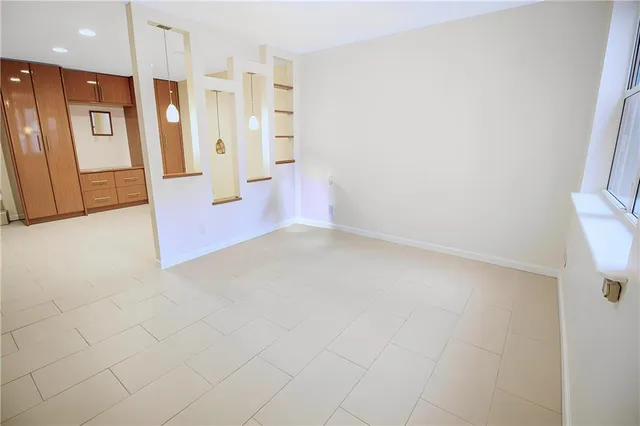 $1,258,000 | 3099 Brighton 1st Place | Brighton Beach