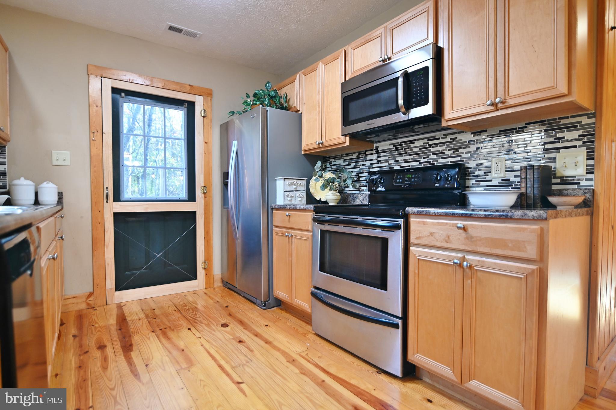 997 Quail Road Basye, VA 22810 - Photo 15 of 58 Built in Microwave