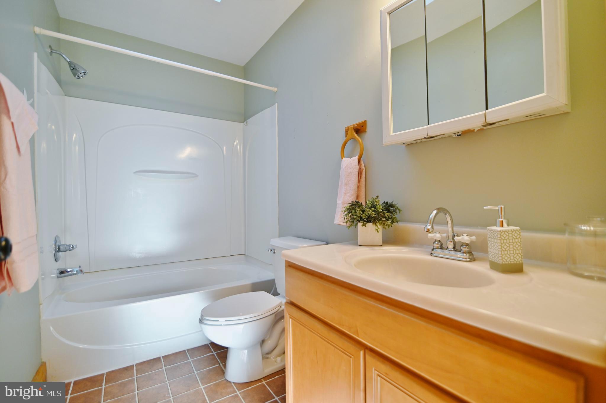 997 Quail Road Basye, VA 22810 - Photo 28 of 58 Upper Level - Bath