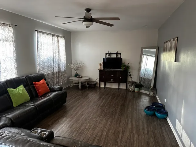 $405,000 | 709 Winterberry Drive, Joliet, IL 60431