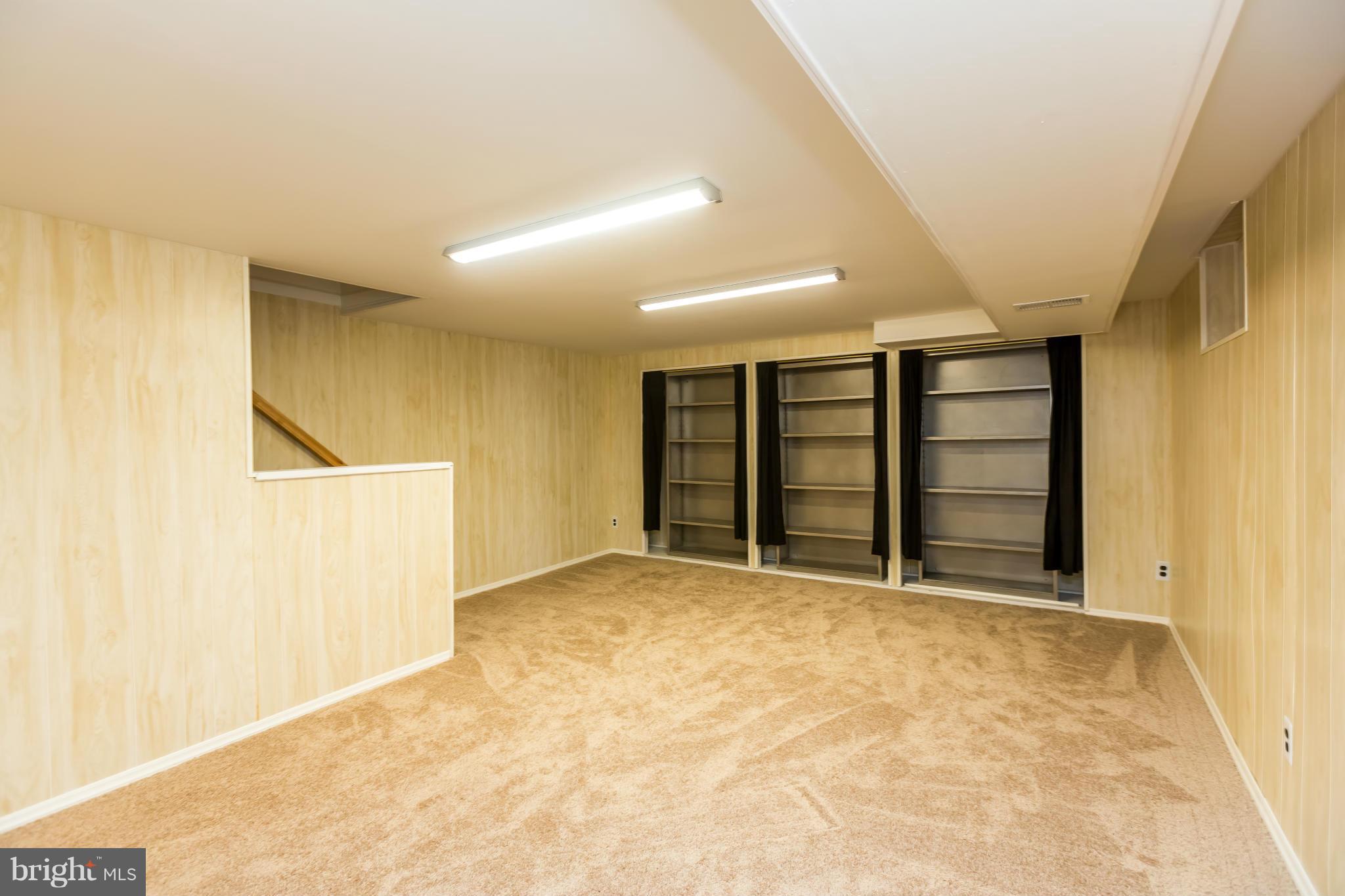 4424 Scotia Road Baltimore, MD 21227 - Photo 20 of 26 an empty room with a natural light