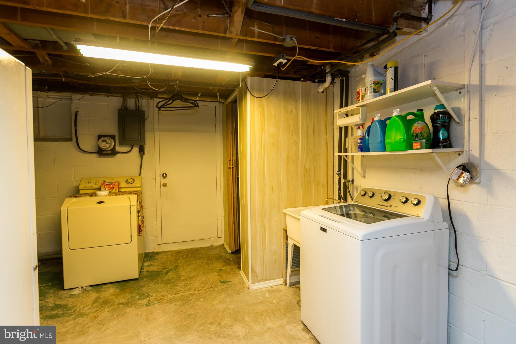 4424 Scotia Road Baltimore, MD 21227 - Photo 24 of 26 a utility room with dryer and washer