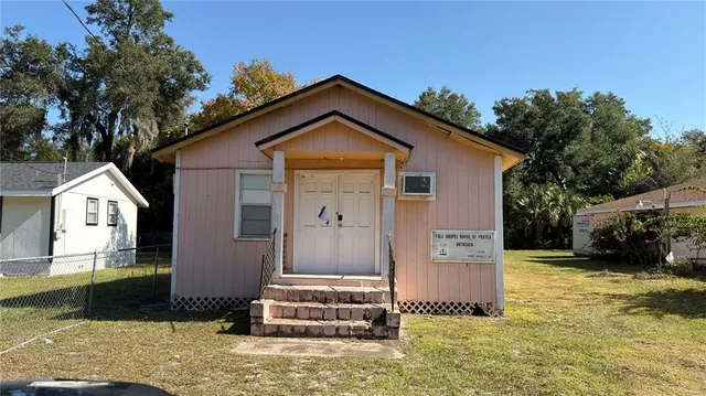 $1,200 | 1121 South Adelle Avenue, DeLand, FL 32720