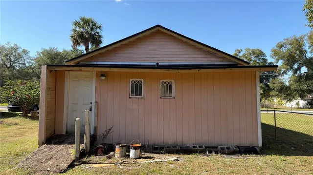 $1,200 | 1121 South Adelle Avenue, DeLand, FL 32720