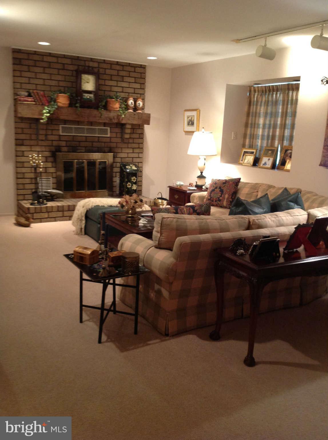 2203 Ridge Road Reisterstown, MD 21136 - Photo 14 of 26 Family Room
