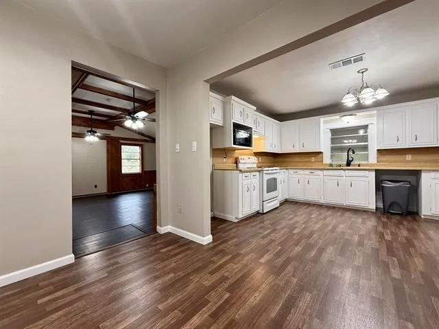 $189,000 | 5855 Tyler Street, Vidor, TX 77662