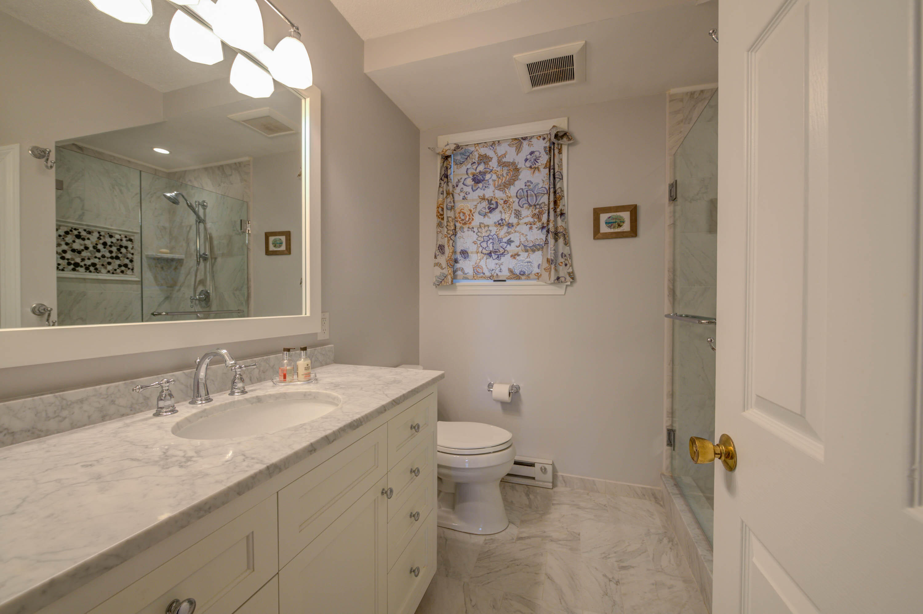 327 Shore Road, Unit 2 Ogunquit, ME 03907 - Photo 13 of 18 pic-17