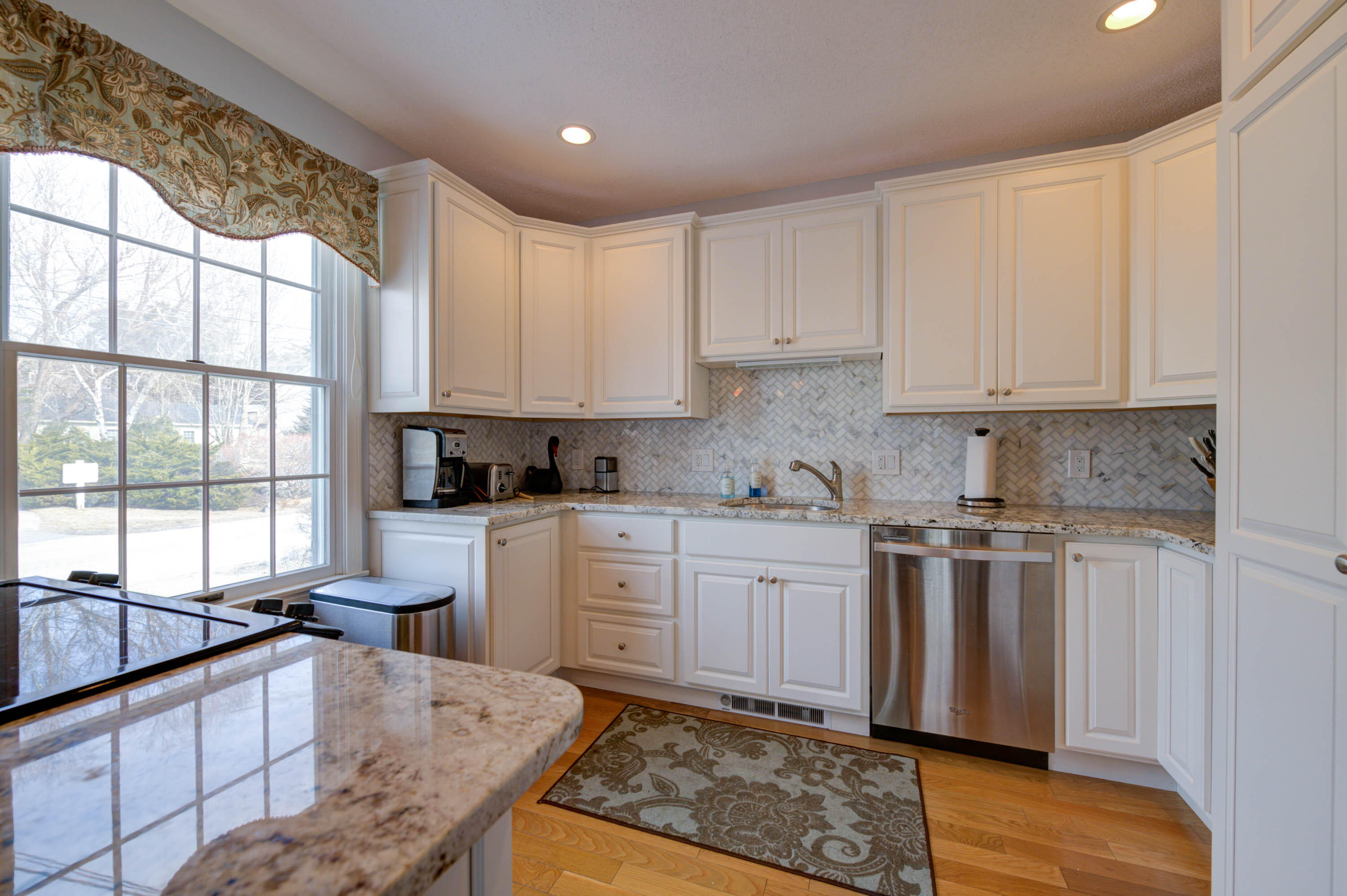 327 Shore Road, Unit 2 Ogunquit, ME 03907 - Photo 7 of 18 pic-10