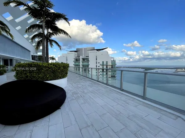 $4,200 | 1300 Brickell Bay Drive, Unit 2405, Miami, FL 33131