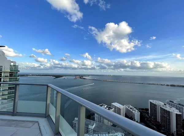 $4,200 | 1300 Brickell Bay Drive, Unit 2405, Miami, FL 33131