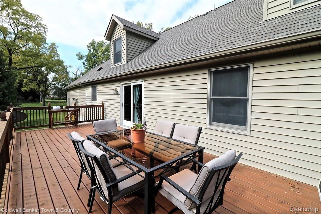26840 Johns Road Wixom, MI 48393 - Photo 12 of 78 fullsizeoutput_687.jpeg