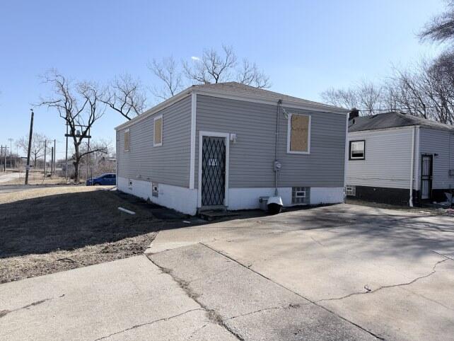 2300 Fillmore Street Gary, IN 46407 - Photo 4 of 16 a backyard of a house