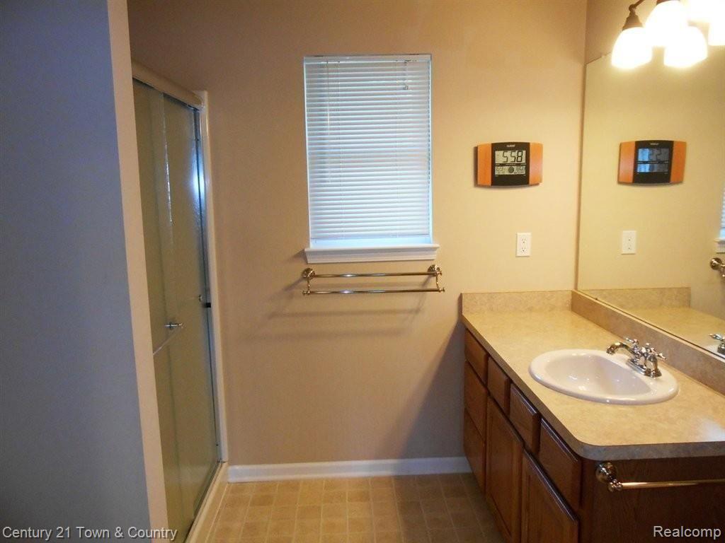 74 Texas Avenue Rochester, MI 48309 - Photo 11 of 22 Master Bath