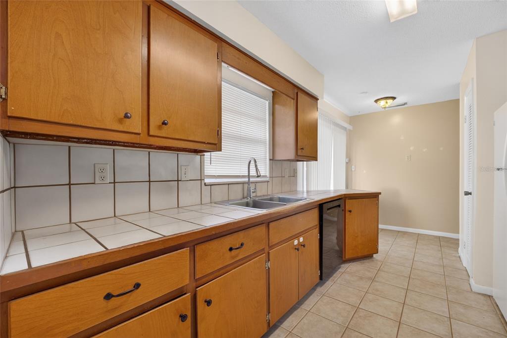 16 Lake Ct Loop Ocala, FL 34472 - Photo 5 of 17