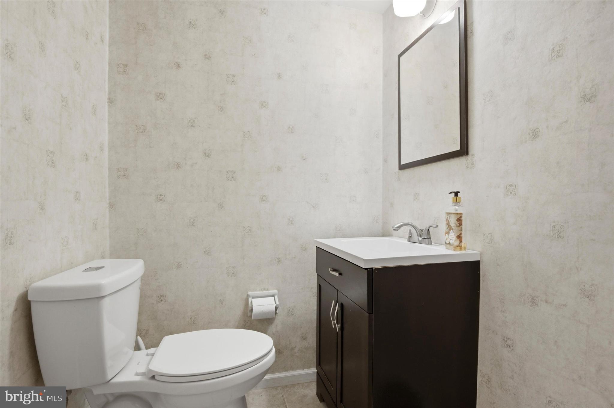 471 Hilltop Road Paoli, PA 19301 - Photo 13 of 39 MAIN FLOOR POWDER ROOM