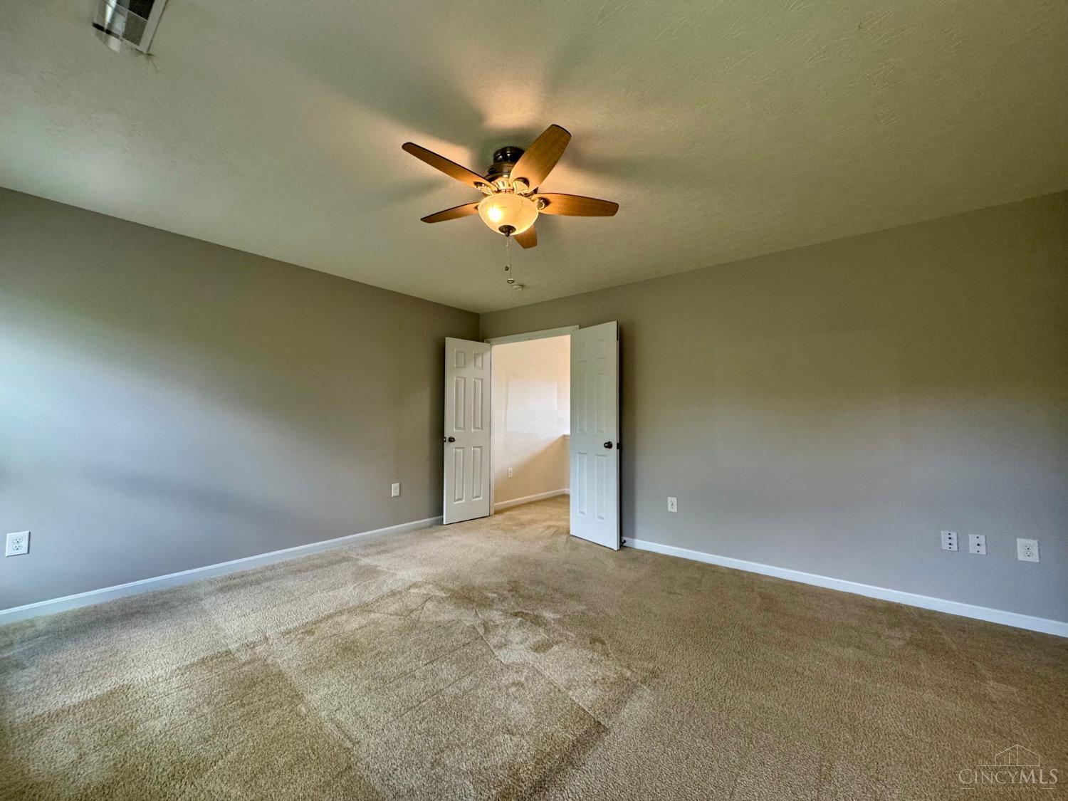 7448 Locust View Lane Cincinnati, OH 45239 - Photo 23 of 44