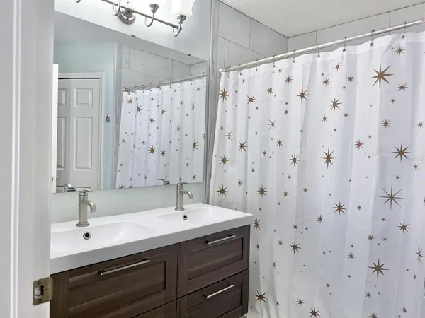 $2,500 | 5705 Tanagergrove Way, Lithia, FL 33547