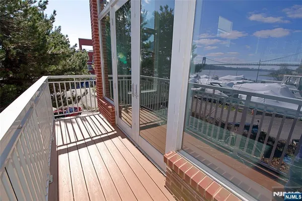 $8,700 | 11 Vela Way, Edgewater, NJ 07020