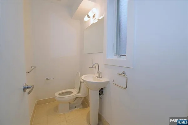 $8,700 | 11 Vela Way, Edgewater, NJ 07020