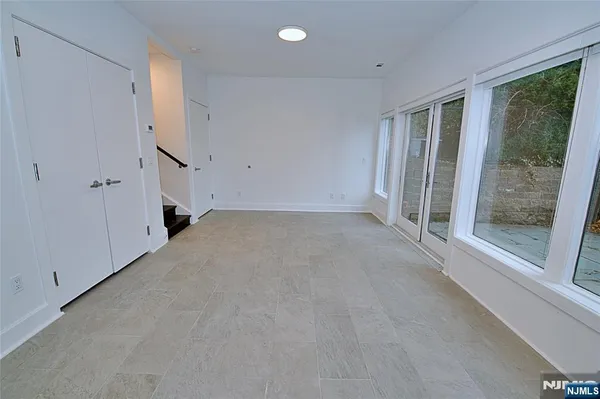 $8,700 | 11 Vela Way, Edgewater, NJ 07020