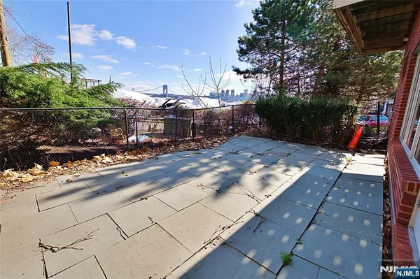 $8,700 | 11 Vela Way, Edgewater, NJ 07020