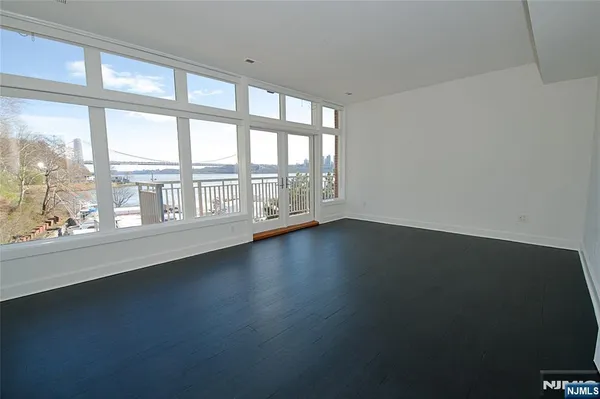 $8,700 | 11 Vela Way, Edgewater, NJ 07020