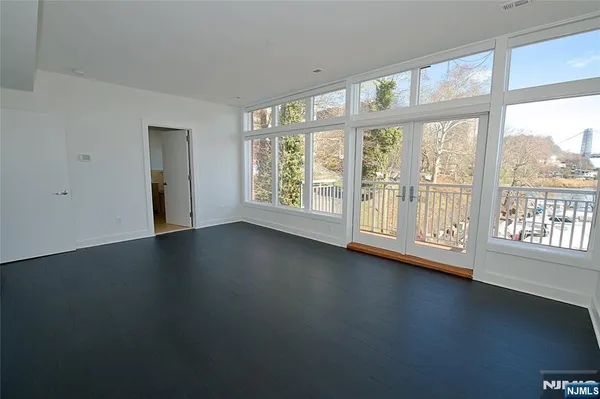 $8,700 | 11 Vela Way, Edgewater, NJ 07020