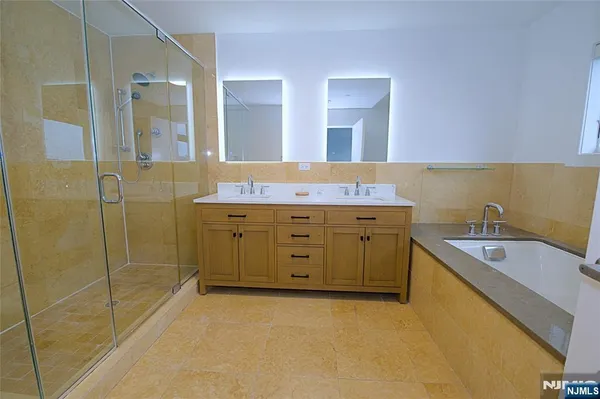 $8,700 | 11 Vela Way, Edgewater, NJ 07020