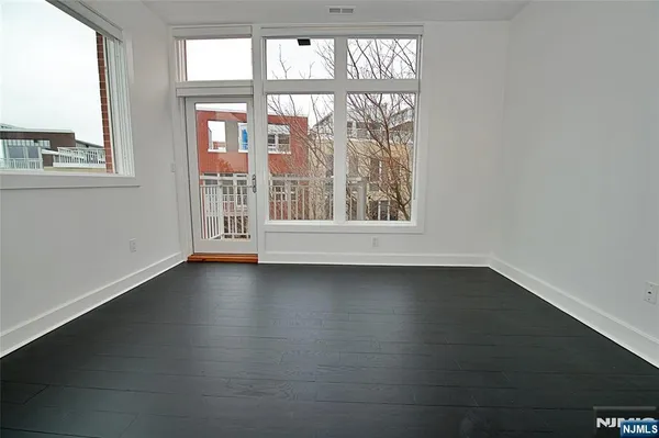 $8,700 | 11 Vela Way, Edgewater, NJ 07020