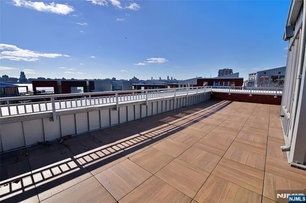 $8,700 | 11 Vela Way, Edgewater, NJ 07020