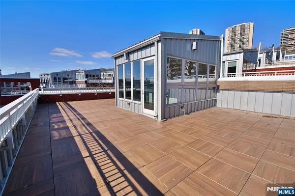 $8,700 | 11 Vela Way, Edgewater, NJ 07020
