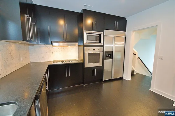 $8,700 | 11 Vela Way, Edgewater, NJ 07020