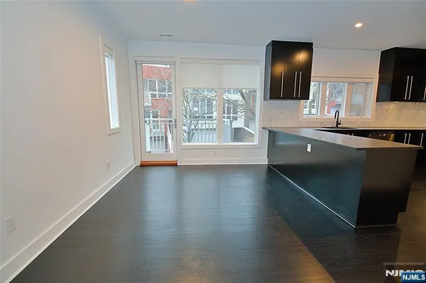 $8,700 | 11 Vela Way, Edgewater, NJ 07020