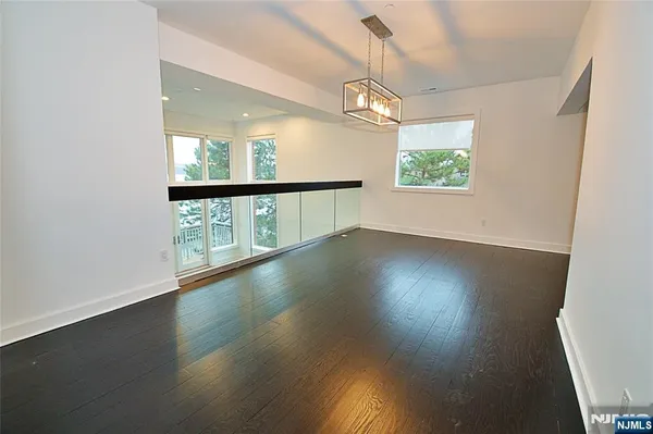 $8,700 | 11 Vela Way, Edgewater, NJ 07020