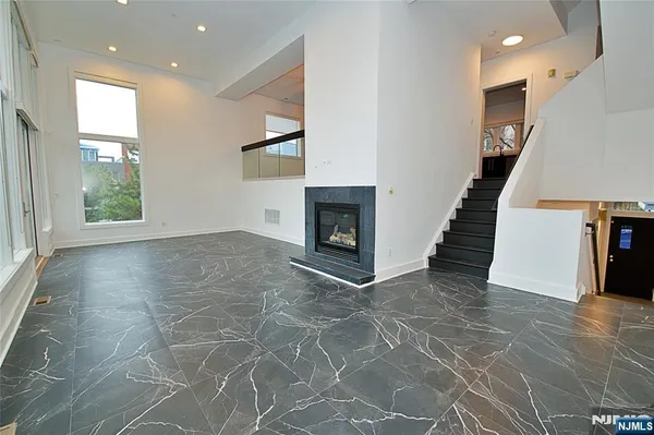 $8,700 | 11 Vela Way, Edgewater, NJ 07020