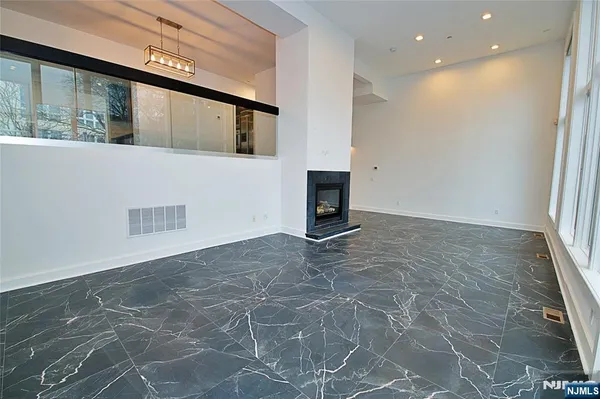 $8,700 | 11 Vela Way, Edgewater, NJ 07020