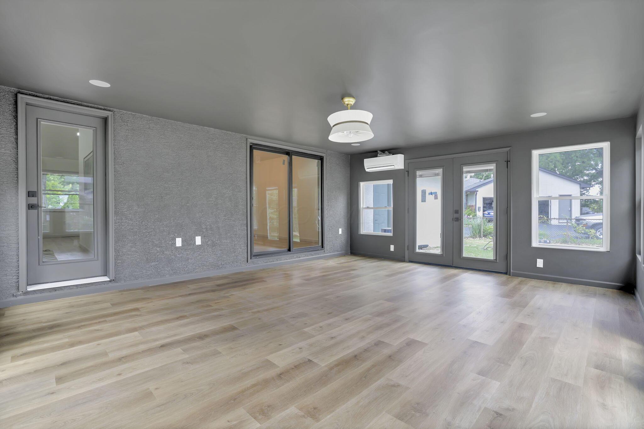 1285 Kingsgate Road Columbus, OH 43221 - Photo 20 of 50 Four season room