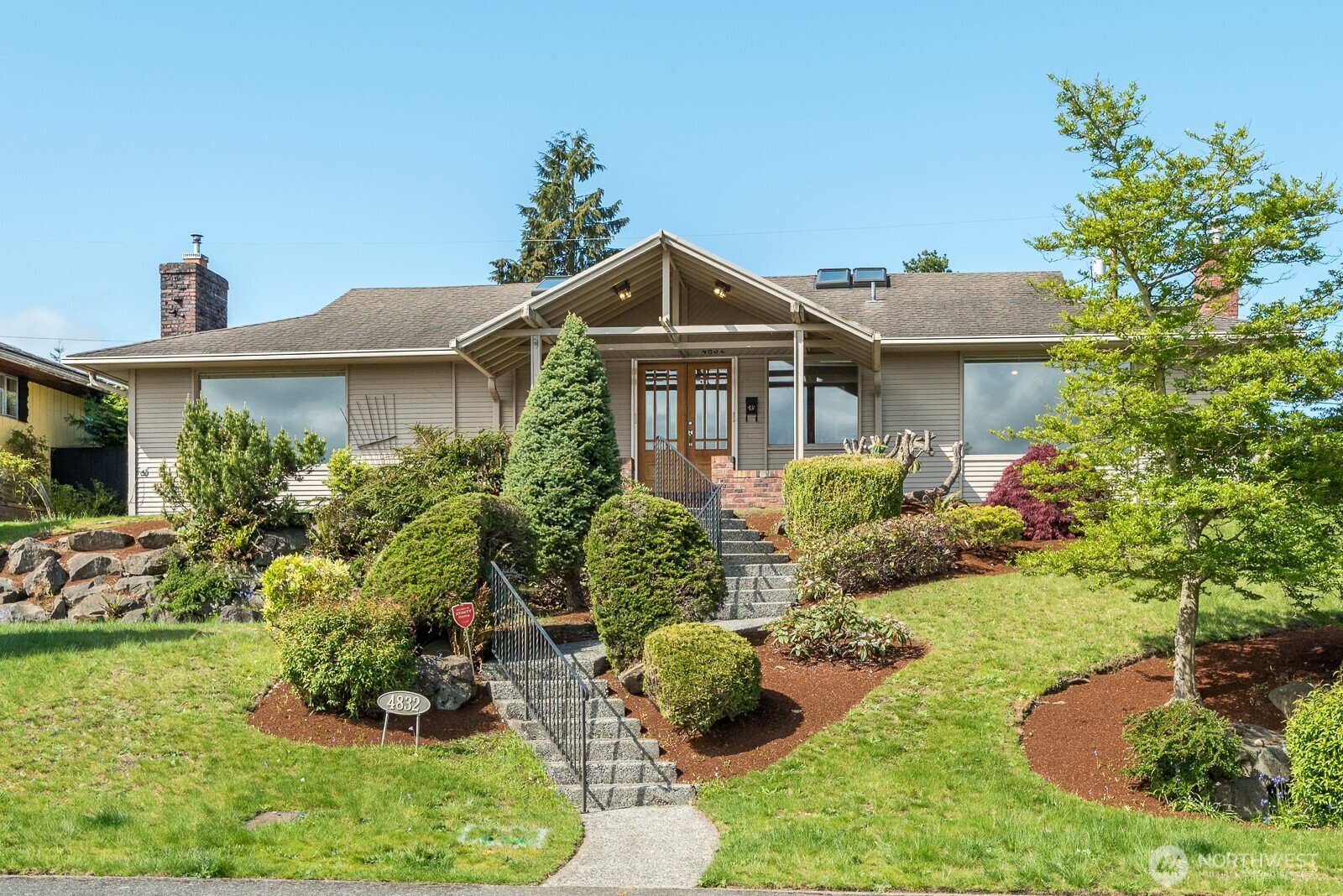 4832 Delaware Avenue Everett, WA 98203 - Photo 2 of 38