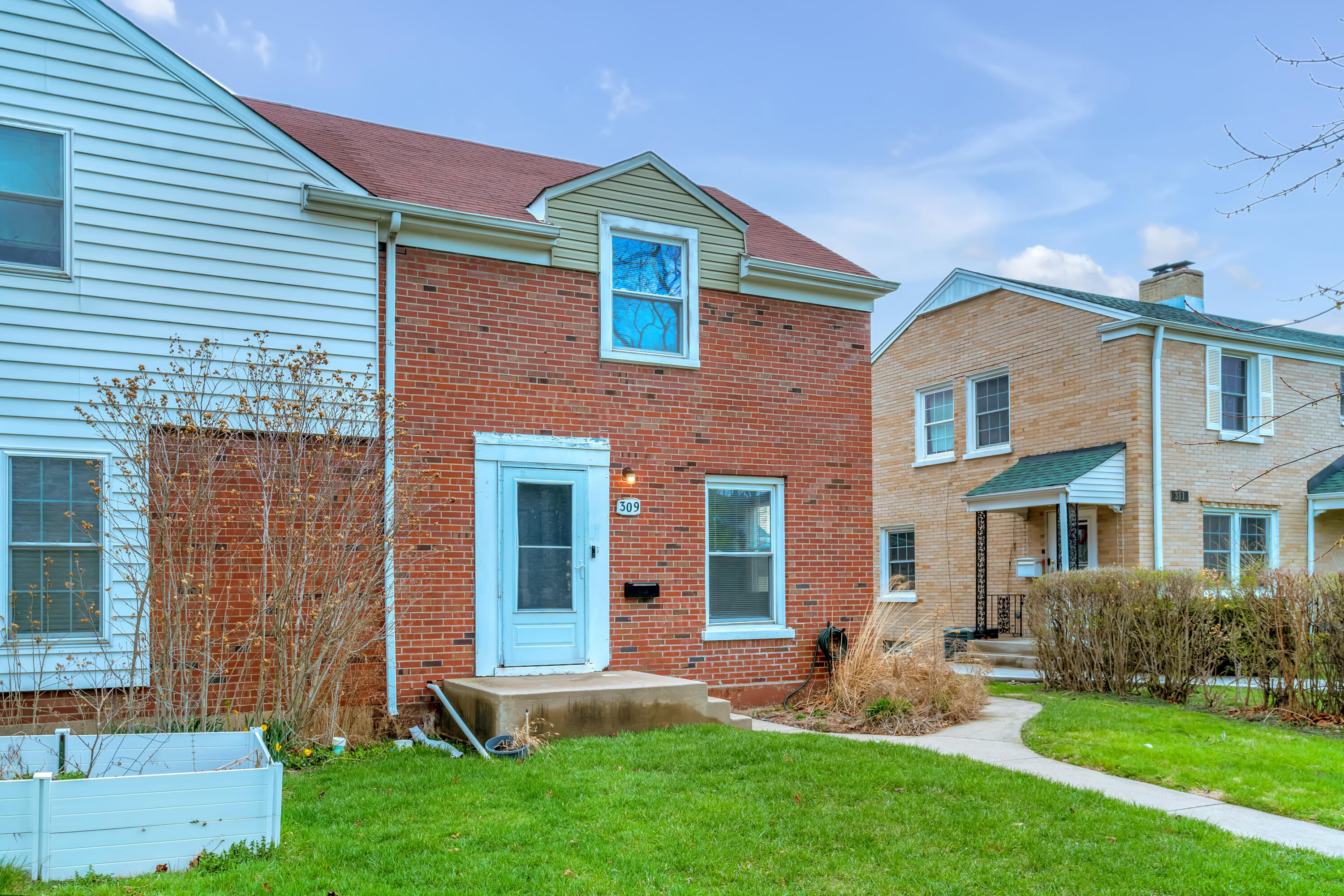 309 Belden Place Munster, IN 46321 - Photo 3 of 17 3000x2001