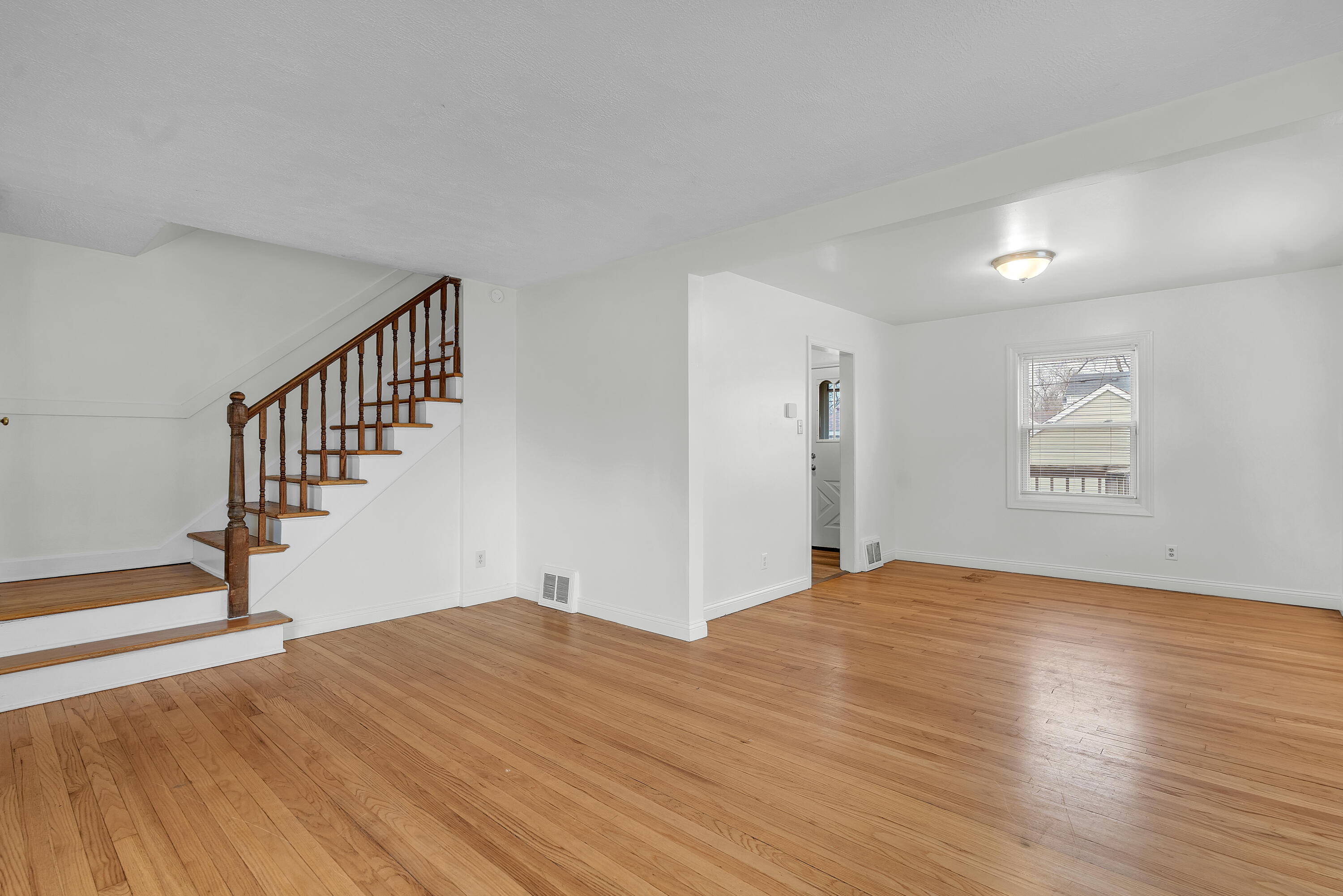 309 Belden Place Munster, IN 46321 - Photo 5 of 17 3000x2002