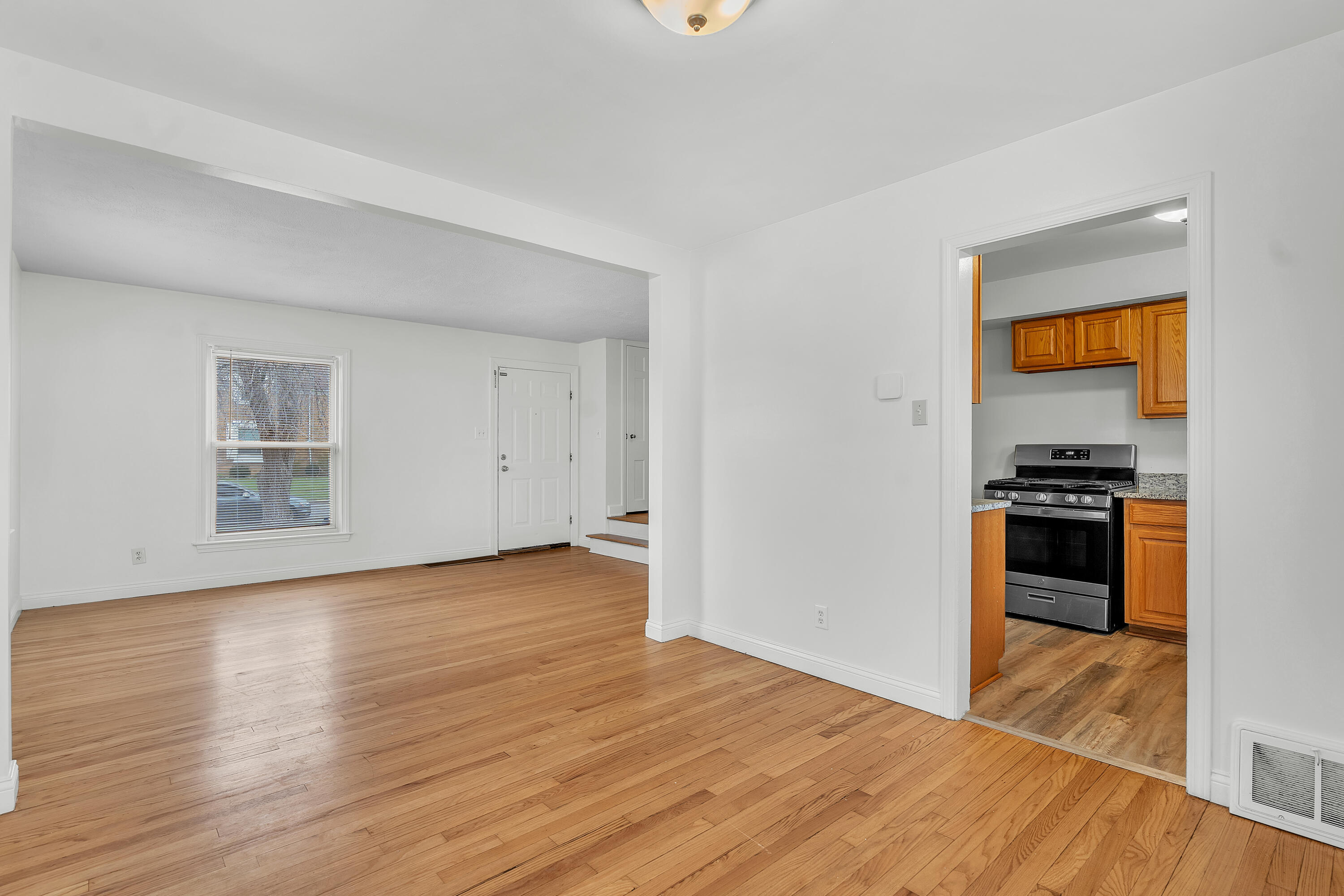 309 Belden Place Munster, IN 46321 - Photo 6 of 17 3000x2000