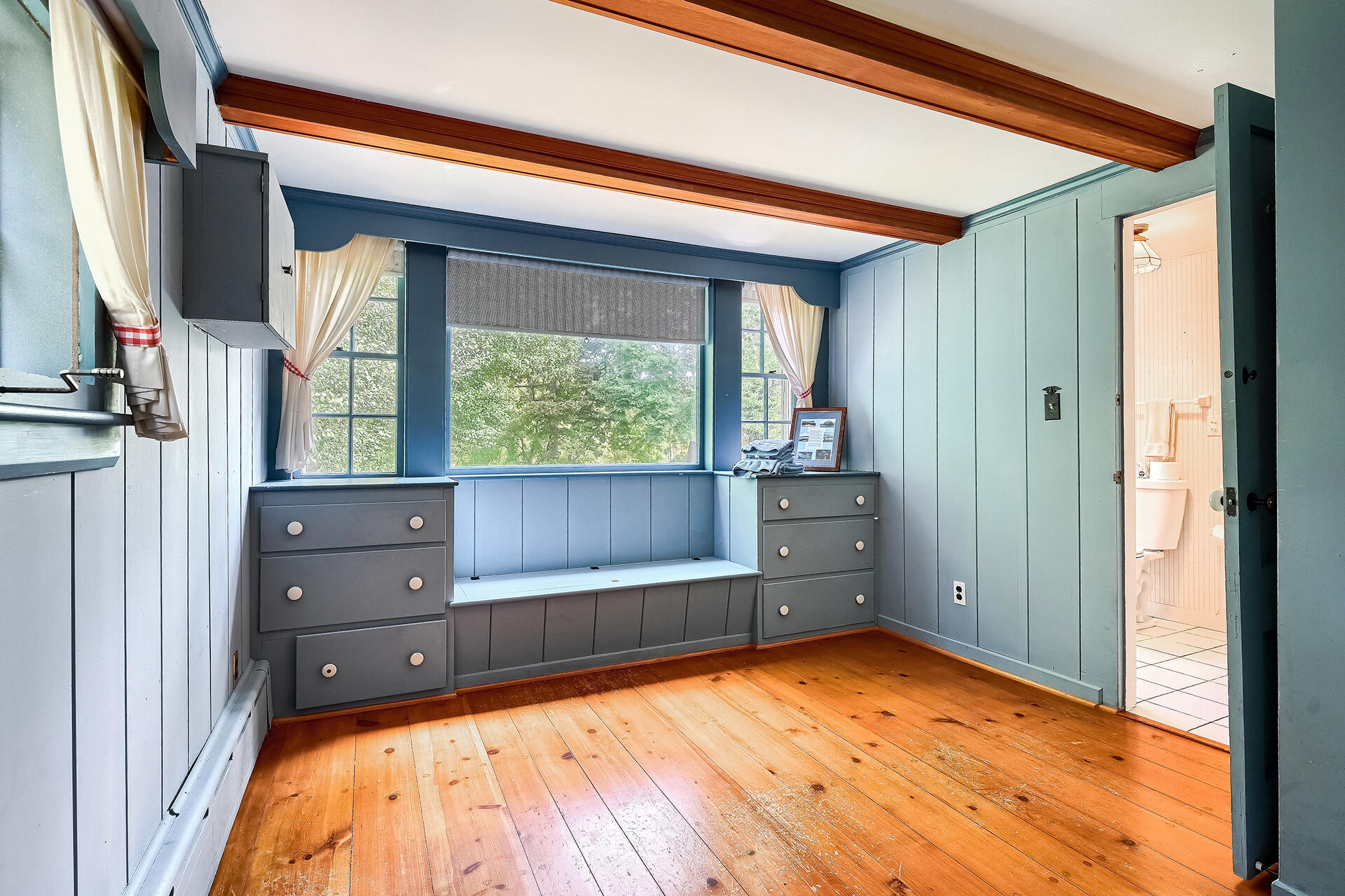 497 Main Street Centerville, MA 02632 - Photo 26 of 50 a view of an empty room and window