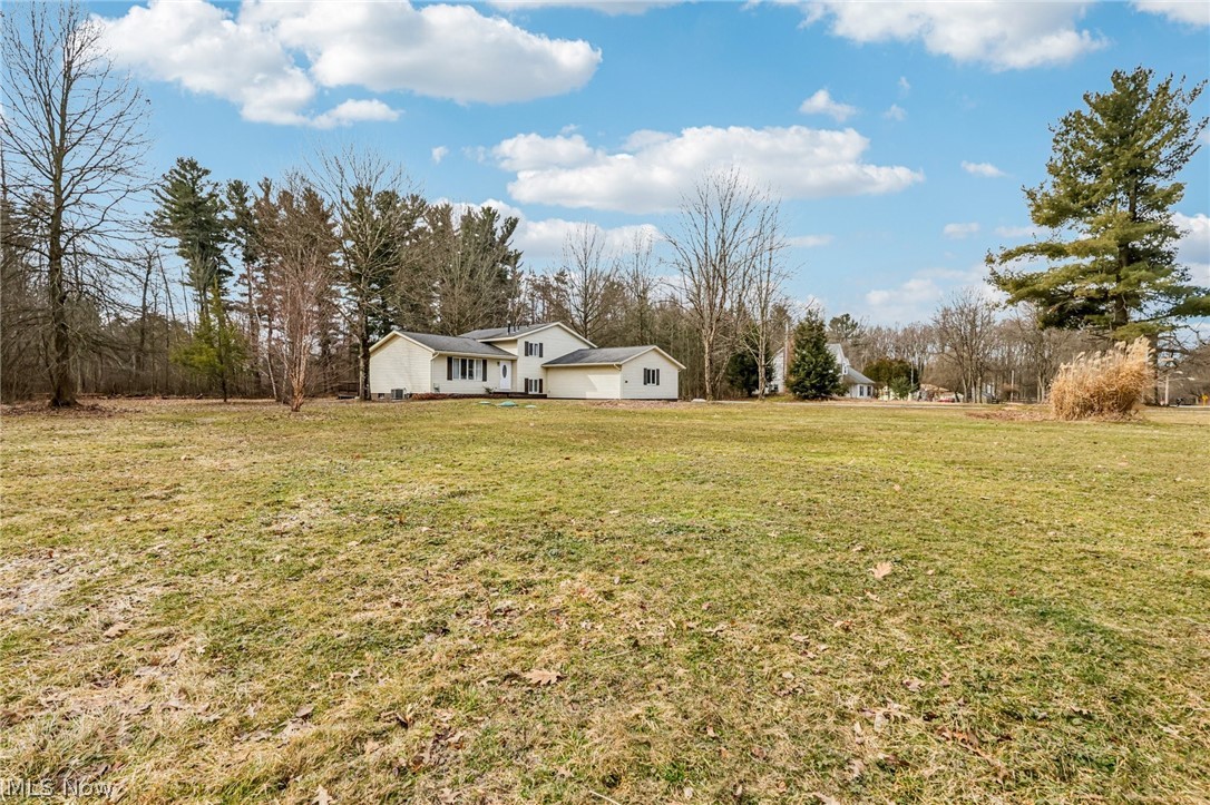 2829 Tibbetts Wick Road Hubbard, OH 44425 - Photo 35 of 44 View of green lawn featuring view of scattered trees