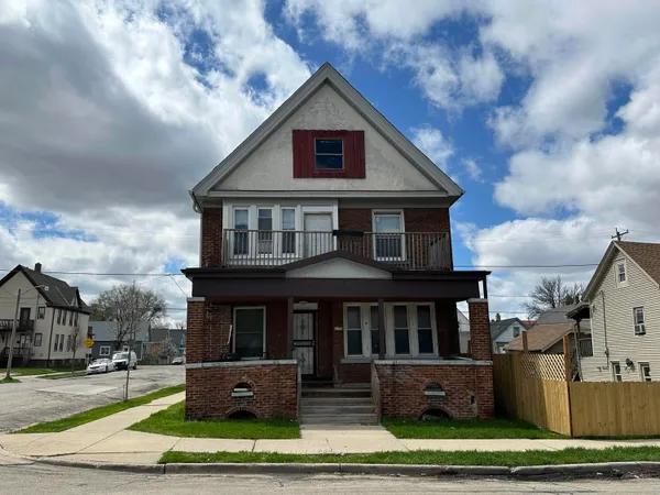$215,000 | 2177 South 17th Street, Unit 2177B 2177C, Milwaukee, WI 53215